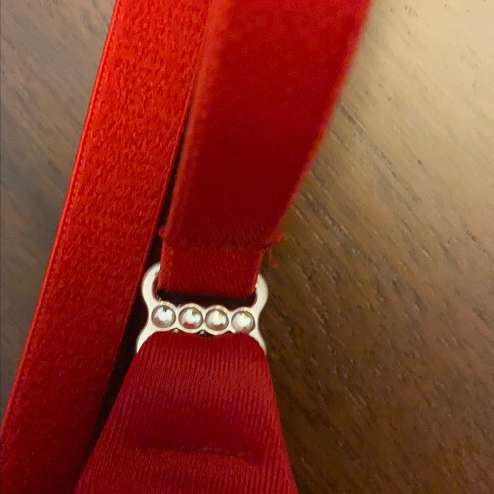 Red Bra Maidenform - Picture 6 of 10